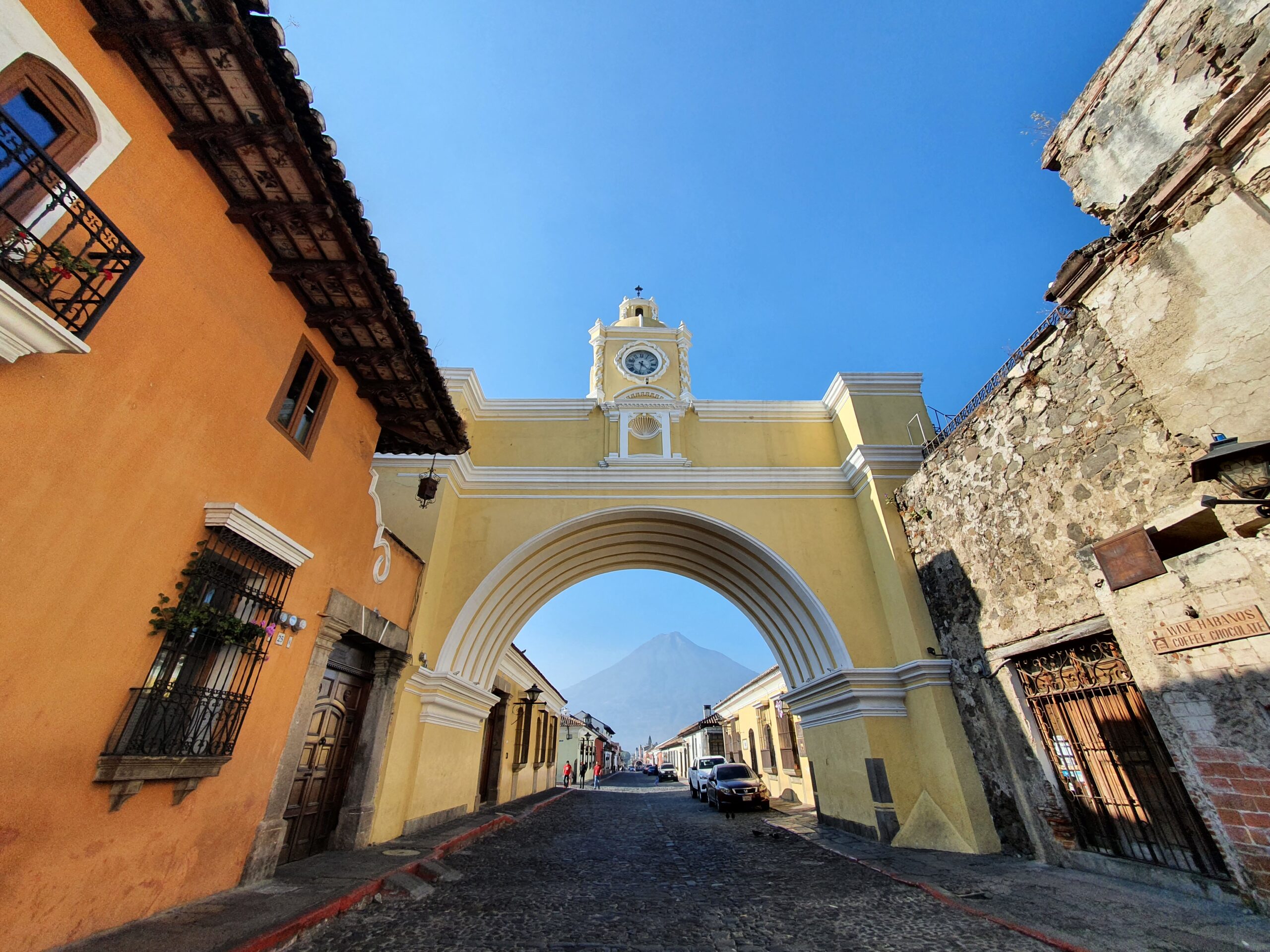antigua-guatemala-arch-city